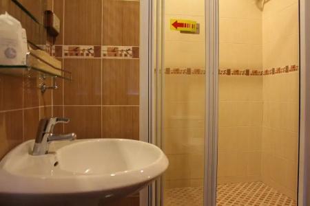 Samsen Sam Place - 111
