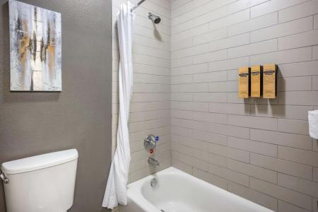 Best Western Plus Peppertree Airport Inn - 43