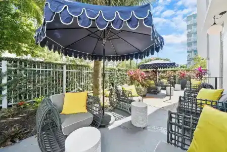 Lincoln Arms Suites - 20
