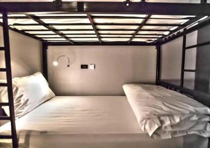 Jellybean The Blocks Hostel Sukhumvit 10 - 21