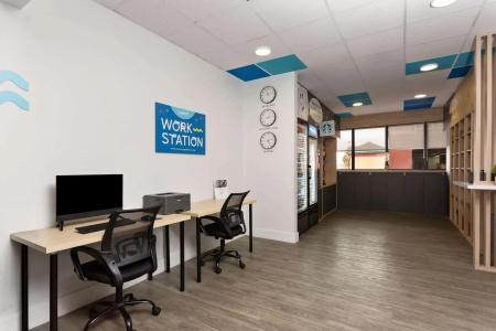 Days Inn by Wyndham Orlando Near Millenia Mall - 13