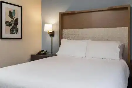Elk Lake Inn & Suites - 86