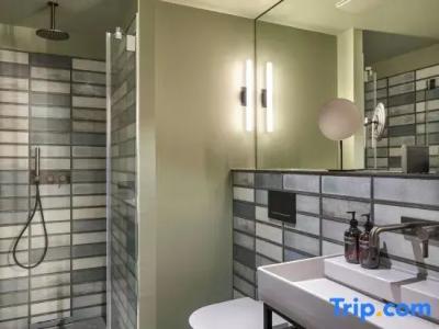 Gekko House Frankfurt, a Tribute Portfolio - 69