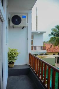 Star White - Negombo - 8