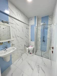 Boutique Marquis Blue - 59