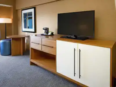 DoubleTree by Hilton New York - 4