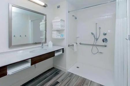 Hampton Inn & Suites Beach-Beachfront - 88