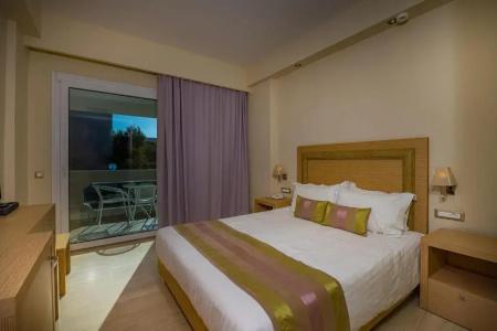 Alexandra Beach Resort & Spa - 22