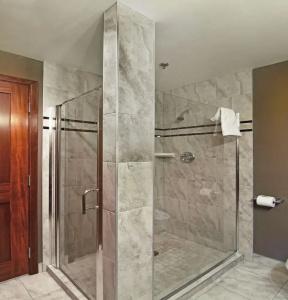Holiday Inn Express and Suites, an IHG - 90