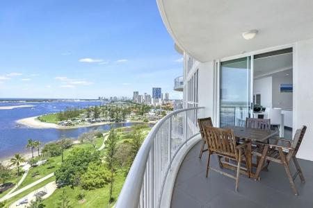 Crystal Bay On The Broadwater - 456