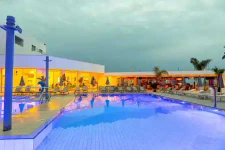 Limanaki Beach & Suites - 15