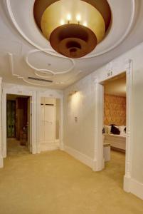 Golden Pearl Boutique - 10