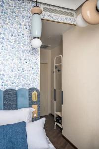 Adonis Marseille Vieux Port – Hôtel du Palais - 68