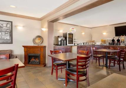 Quality Inn & Suites - 26