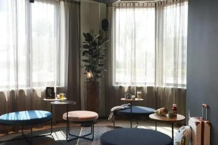 Moxy Amsterdam Schiphol Airport - 12
