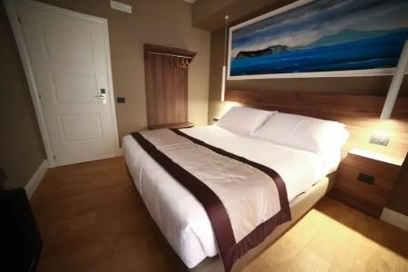 7th Floor Suite - 1