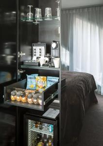 Montcalm East, Autograph Collection - 11