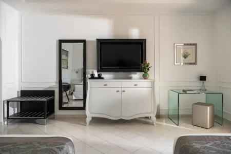 Eden Roc Suites - 108