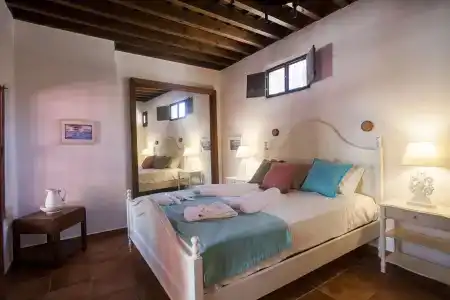 Saint Artemios and Oriental Suites - 4