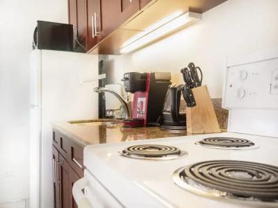 Tropical Studios At Marine Surf Waikiki - Free Parking - Best Location - Full Kitchen - Swimming Pool - 184