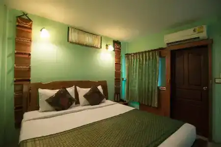 Samsen Sam Place - 3