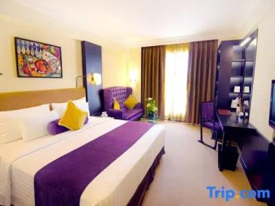 Sterlings Mac & Suites - 103