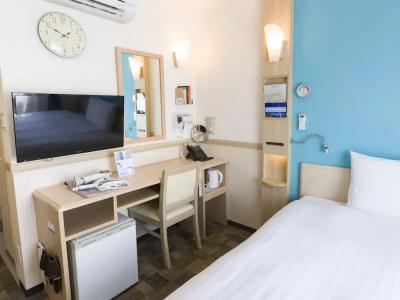 Toyoko Inn Tokyo Shinjuku gyoemmae eki 3 ban Deguchi - 14