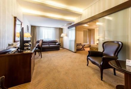 Ramada & Suites by Wyndham Bucharest North - 32