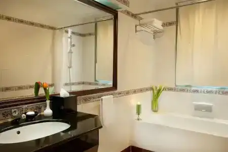 Diamond Westlake Suites - 98
