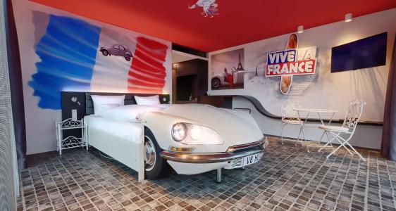 v8 Classic Motorworld Region Stuttgart - 18