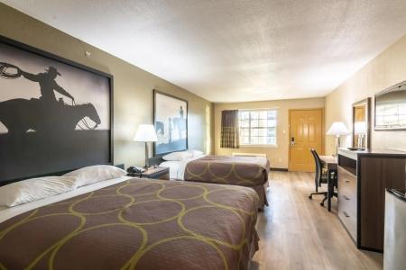 Super 8 by Wyndham Dallas East - 4