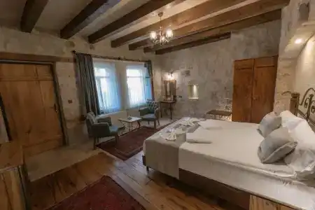 Sarnich Cave Suites - 19