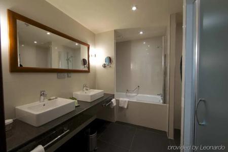 DoubleTree by Hilton Bratislava - 13
