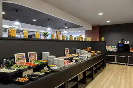 Park Inn By Radisson Budapest - 4