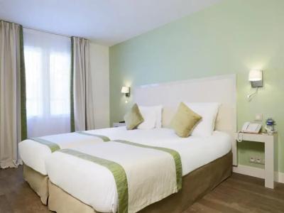 Kyriad Paris 18 - Porte de Clignancourt - Montmartre - 74