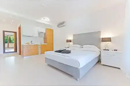 The Residence - 85