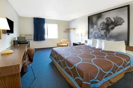 Super 8 by Wyndham/La Posada Lane - 23