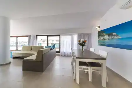 ApartFerrer Skyline - 7