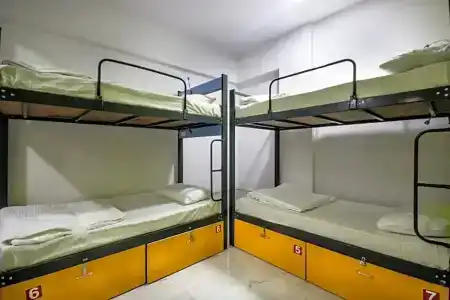 Backpackers - 40