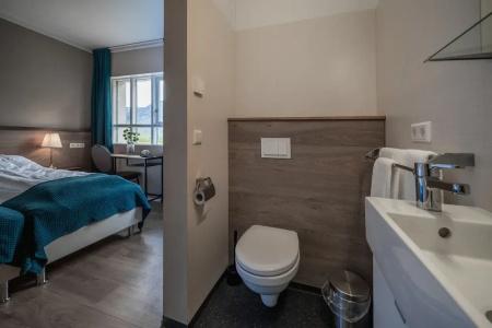 Holt Inn - 105