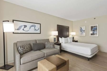 DoubleTree by Hilton - 42