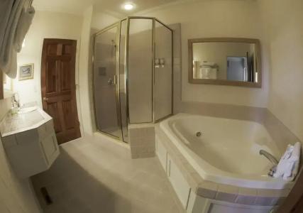 Pine Ridge Inn - 82