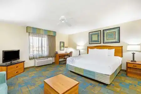 La Quinta By Wyndham East - 34