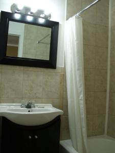 Knights Inn Ontario - 17