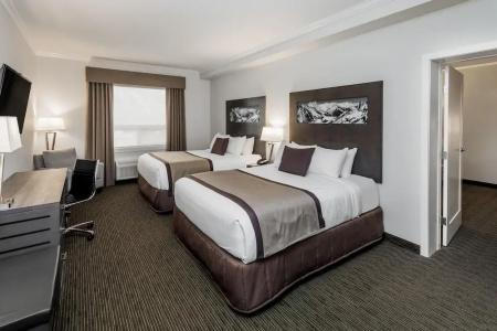 Ramada by Wyndham - 36