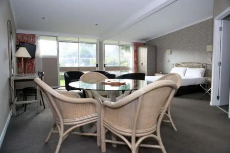 The Avenue - 124