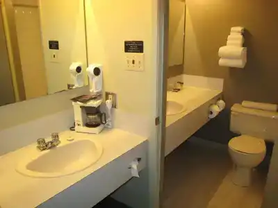 Heritage Inn & Convention Centre - - 4