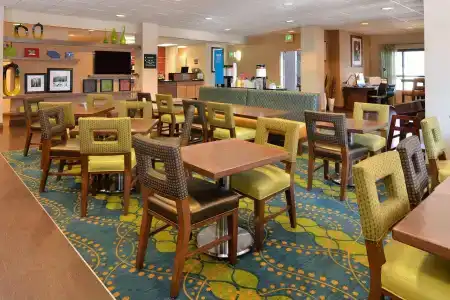 Hampton Inn Portland East - 19