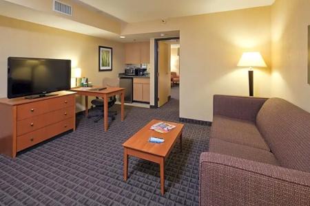 Best Western Plus Thunderbird Suites - 86