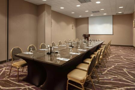 Embassy Suites by Hilton Crystal City National Airport - 48